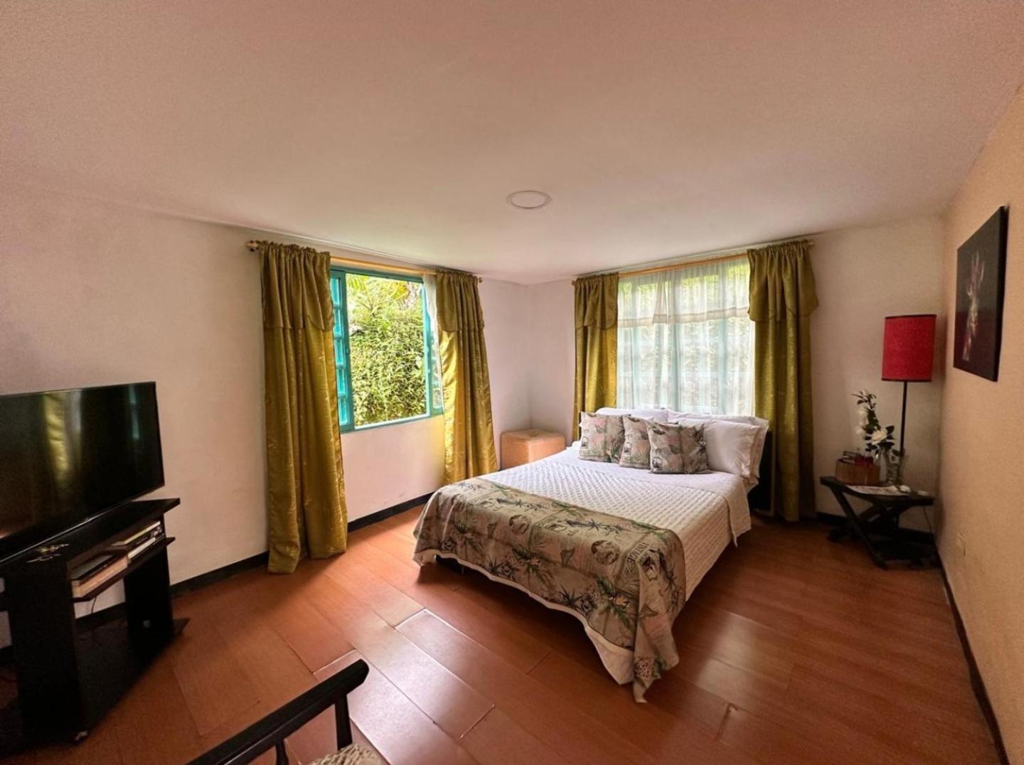 El Refugio Del Colibri Bed & Breakfast ซานตาโรซา เดกาบัล ภายนอก รูปภาพ