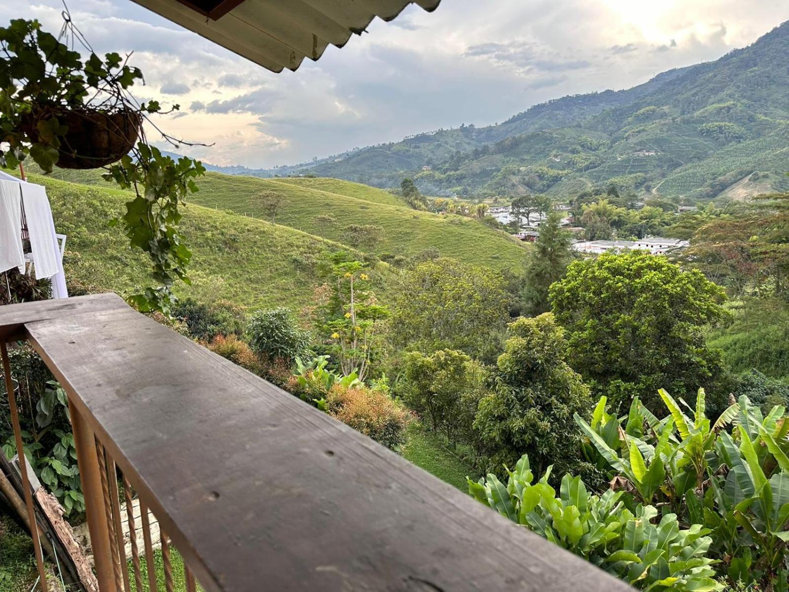 El Refugio Del Colibri Bed & Breakfast ซานตาโรซา เดกาบัล ภายนอก รูปภาพ